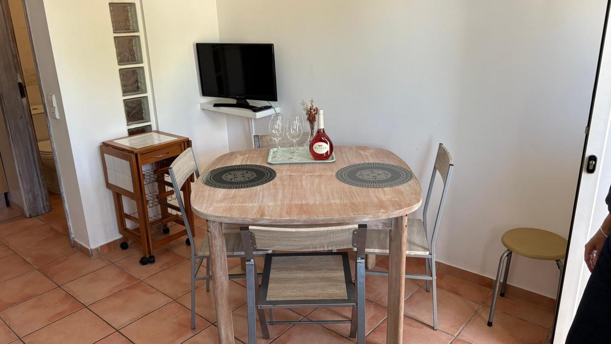 Apartamento Aparts 8 T1 E T0 *